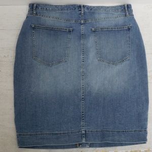 Banana Republic Skirts - ❤BANANA REPUBLIC BUTTON DOWN JEAN SKIRT, size 12 Banana Republic Skirts - ❤BANANA REPUBLIC BUTTON DOWN JEAN SKIRT, size 12